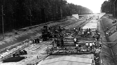 Drittes Reich: Mythos Reichsautobahn - Bilder & Fotos - WELT in 2020 (mit Bildern) | Bilder ...