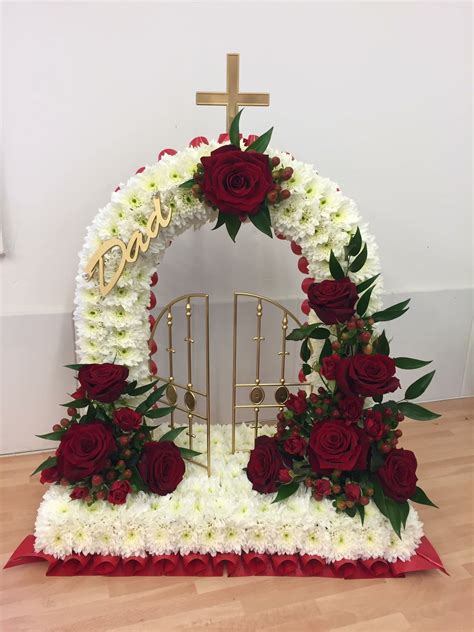 Red and white luxury gates of heaven funeral flowers tribute wreath | Beerdigung blumen ...