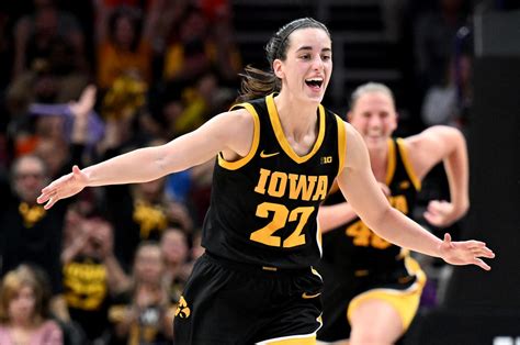 2024 WNBA Mock Draft: Caitlin Clark to Fever at No. 1; Paige Bueckers ...