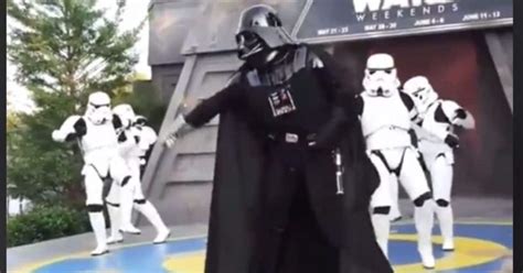 Stormtroopers, Darth Vader Dance to Michael Jackson in Epic Routine - Inside the Magic