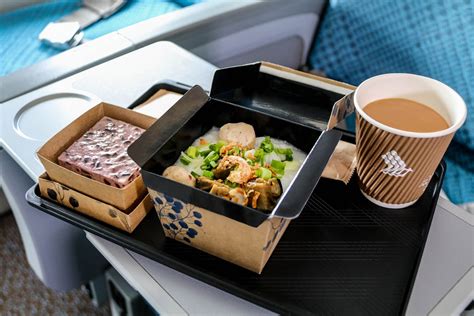 Singapore Airlines reveals new Economy Class meal concept - Mainly Miles