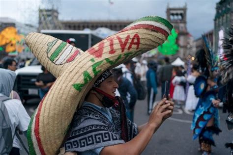 In photos: Mexico celebrates Independence day with fireworks and music ...