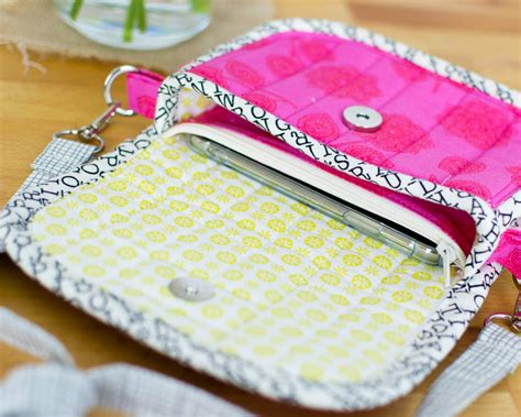 DIY Clutch Bag Pattern {free sewing pattern}