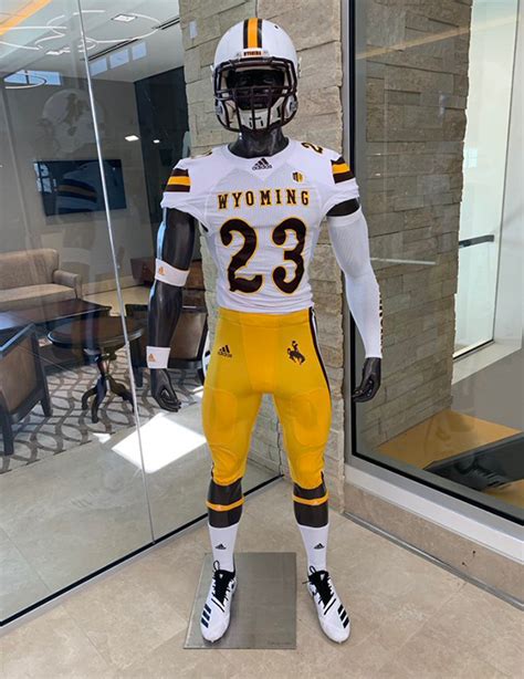 Wyoming Cowboys Unveil New Football Uniforms – SportsLogos.Net News