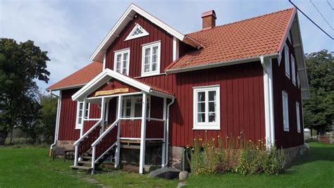 Länsmansgården. Typical swedish houses with well-kept style, Kalvsvik, Sweden | House, Hus, Stuga