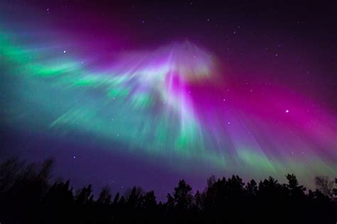 Aurora Borealis, The Wonderful Light in The North Pole's Sky - Traveldigg.com