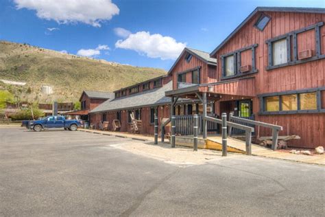 The Ridgeline Hotel at Yellowstone Ascend Hotel Collection Gardiner | Bookonline.com