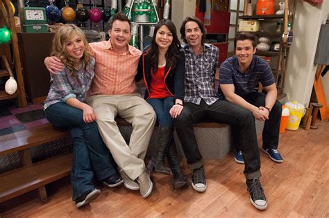 NickALive!: Nickelodeon UK's "iGoodbye" "iCarly" Finale Rates As Number One Kids’ Show For Premiere