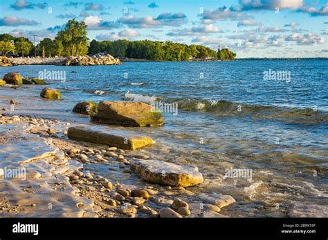 Lake Erie shoreline with distant lighthouse Stock Photo - Alamy