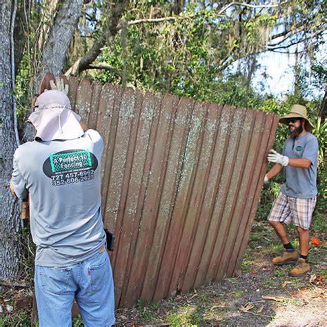 Fast Wood Fence Repair In Brooksville FL - Hire The Fence Contractors