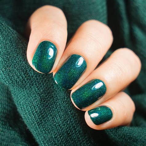 Beautiful Autumn nailspiration 💚 - green nails | Uñas