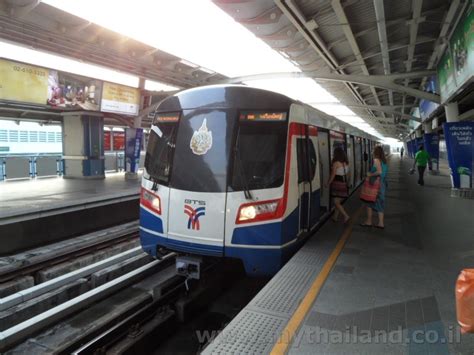 Entering and Exiting the BTS Skytrain Station – TipTop Travel