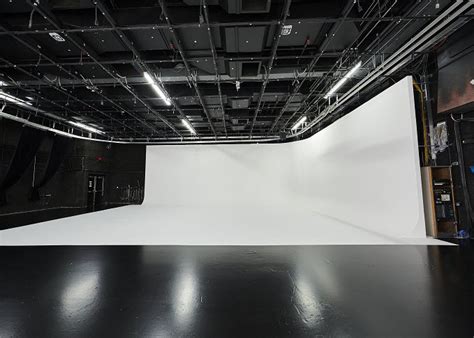 Cyc Wall | Cyclorama Wall System for Photography & Video - Skyway Studio