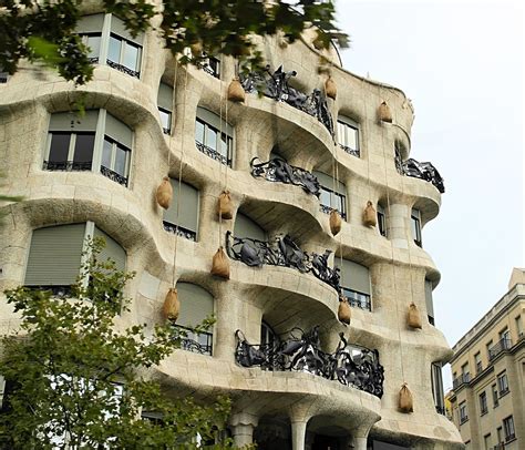 Floral Passions: Antonio Gaudí & The Catalan Modernisme