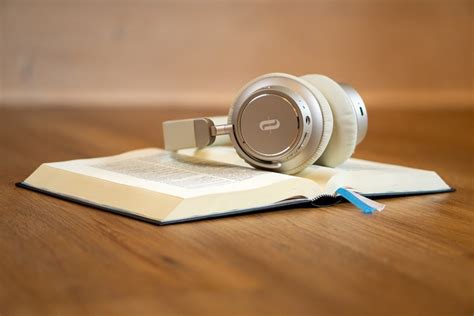 How to Listen to Audiobooks for Free - TechWiser