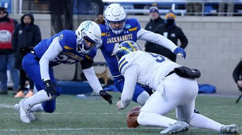 SDSU Football Rolls Over Delaware in First Playoff Game