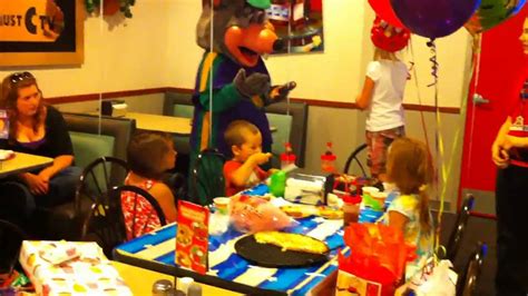 Chuck E Cheese Birthday Party - YouTube