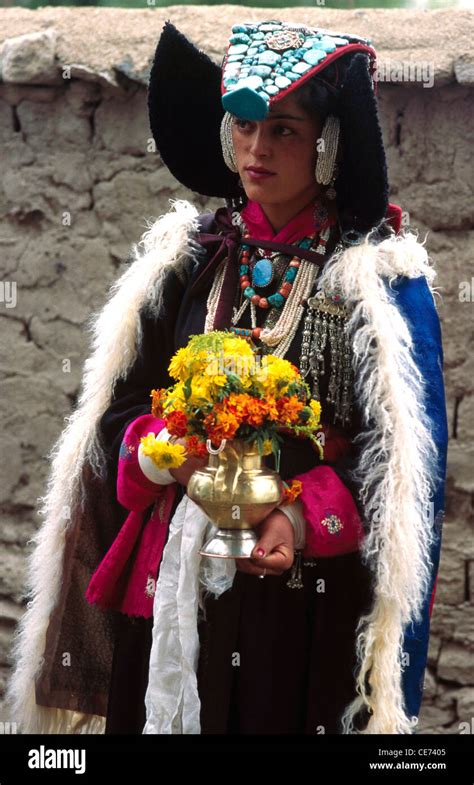 SSK 82738 : ladhaki woman in traditional dress for ladakh festival in Stock Photo: 43182725 - Alamy