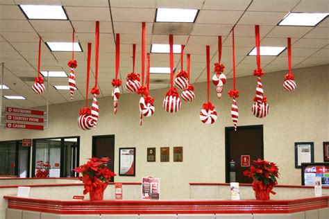 CREATIVE INSPIRATIONAL WORK PLACE CHRISTMAS DECORATIONS...... - Godfather Style