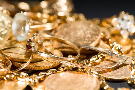 The Gold Dilemma: Why Buying Solid Gold Jewelry Makes a Difference - Gems of La Costa