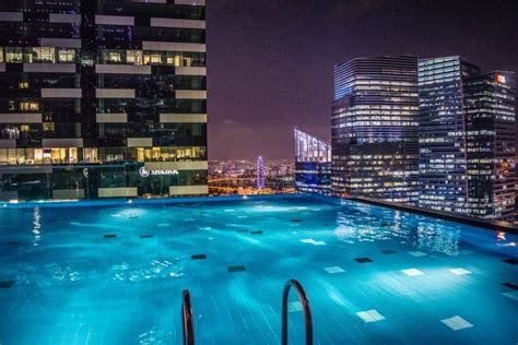 THE 20 BEST SINGAPORE ROOFTOP POOL HOTELS [2021]