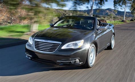 Chrysler 200 Convertible Photos and Specs. Photo: Chrysler 200 Convertible for sale and 26 ...