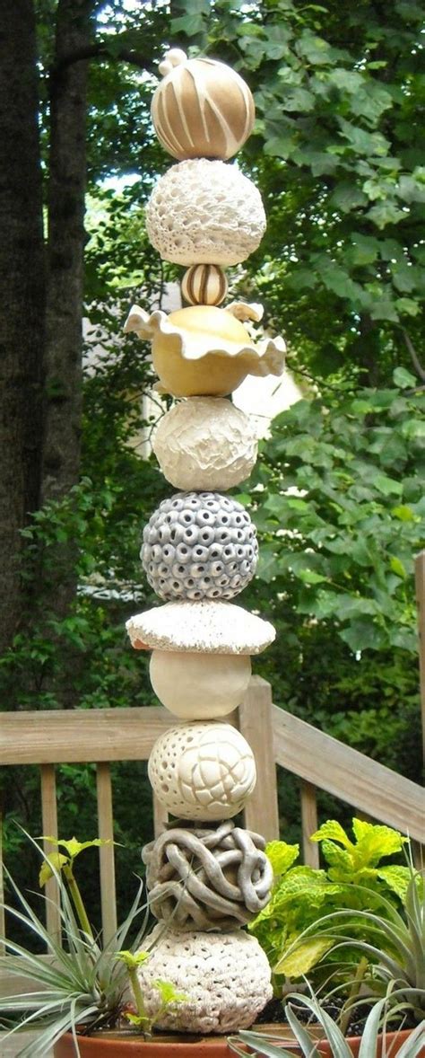 Sculpture de jardin haute. Ceramics Projects, Clay Ceramics, Garden Totems, Garden Sculpture ...