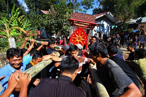 Tana Toraja Funeral | Travel Pictures