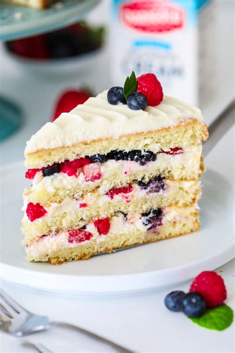 Berry Chantilly Cake | Easy cake recipes, Berry cake recipe, Cake recipes