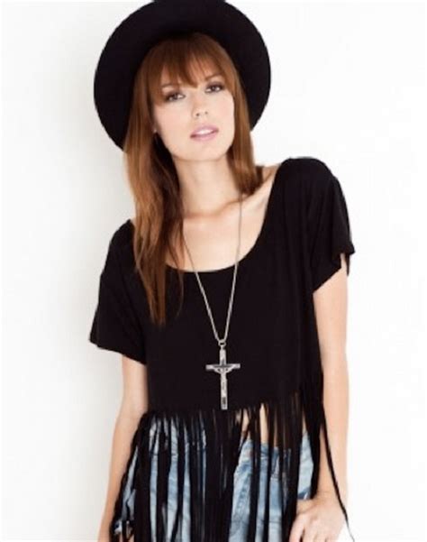 DIY Projects to Try: Make Your Own Fringe T-shirt - Pretty Designs