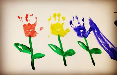 Hand print tulips #handprint #ideasfor kids #memories #flowers | Hand print flowers, Toddler ...