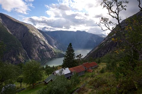 HARDANGERFJORD - THE ORCHARD OF NORWAY