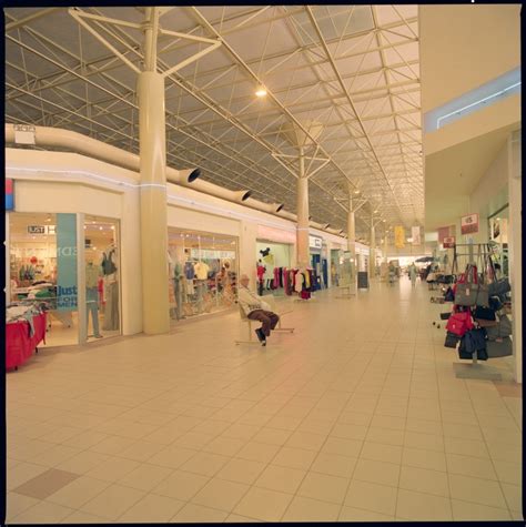 Inside Metro Maddington shopping centre, 24 October 1989. - State ...