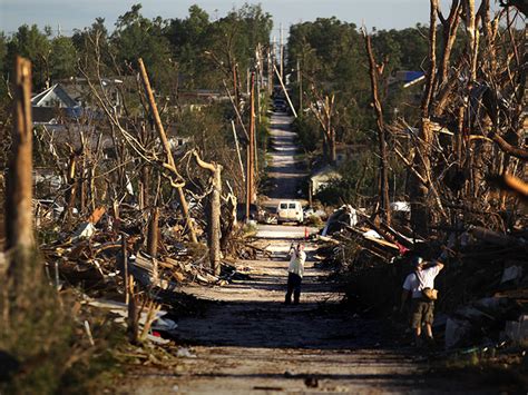 Joplin tornado aftermath - Photo 27 - Pictures - CBS News