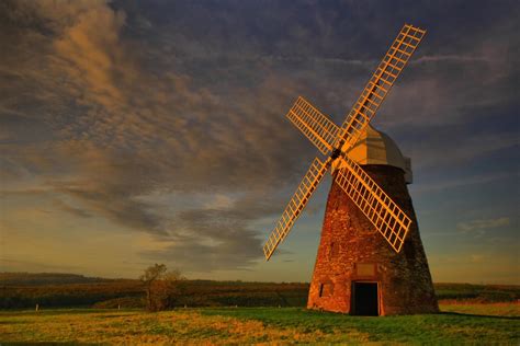 Sails Into The Sunset In HDR | Halnaker Windmill jus before … | Flickr