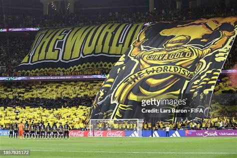 Players of Al Ittihad line up in front of their fans prior to the... News Photo - Getty Images