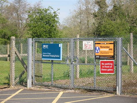 Sewage Pumping Station gates © Adrian Taylor cc-by-sa/2.0 :: Geograph ...