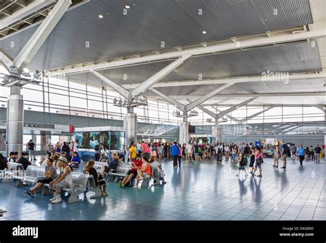 The terminal on the Staten Island side of the Staten Island Ferry, New ...