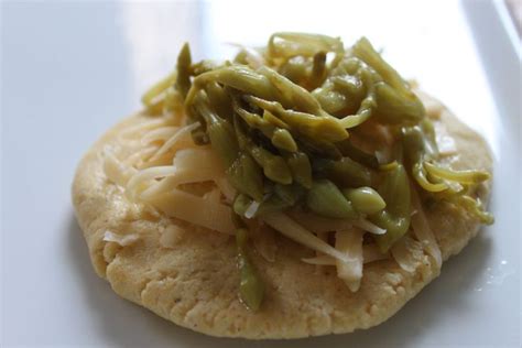 Pupusas de Flor de Loroco y Queso | Salvadorian food, Curtido recipe, Food