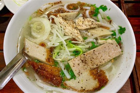 Vietnamese Street Food: 16 Popular Dishes You Will Love