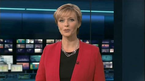 Julie Etchingham:-: ITV News - 18 Nov 2013 - YouTube