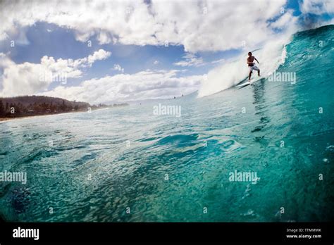 USA, Oahu, Hawaii, surfing at Pipeline Beach on the North Shore of Oahu Stock Photo - Alamy