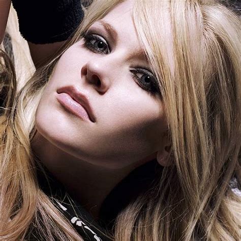 Avril Lavigne Height, Weight, Age, Boyfriend, Body Statistics, Biography