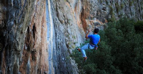 Man Rock Climbing · Free Stock Photo