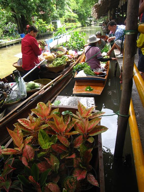 Khlong Lat Mayom Floating Market