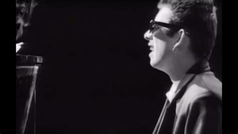 The Pogues - Fairytale Of New York (Official Video) - YouTube