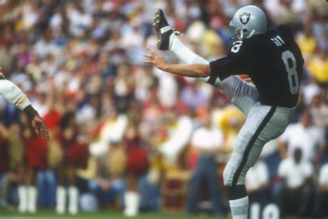 Raiders News: Hall of Fame punter Ray Guy dies at age 72 - Silver And Black Pride