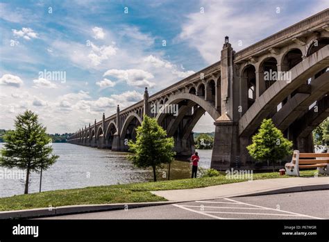 a view of veterans memorial bridge in Columbia Pennsylvania Stock Photo ...