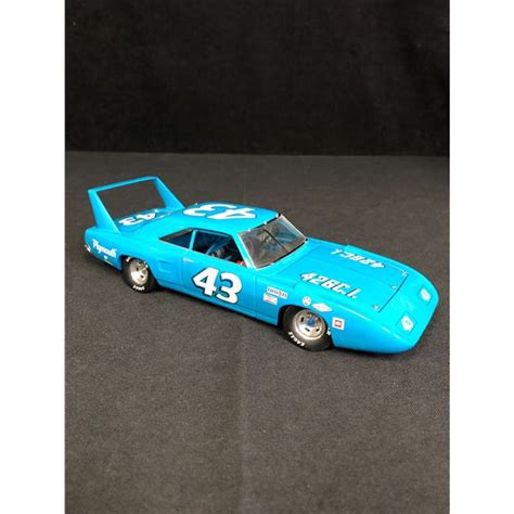 RARE RICHARD PETTY1970 SUPERBIRD DIECAST