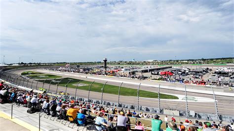 Iowa Speedway to sell 'limited number' of tickets for IndyCar racing weekend